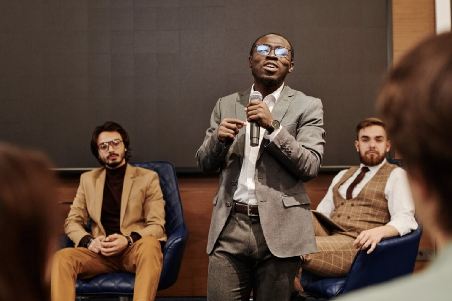 What is a Keynote Speaker? How to Become One as an Author What is a Keynote Speaker? How to Become One as an Author