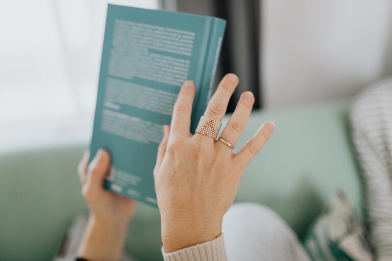 5 Professional Short Bio Examples + How To Write One That Actually Works