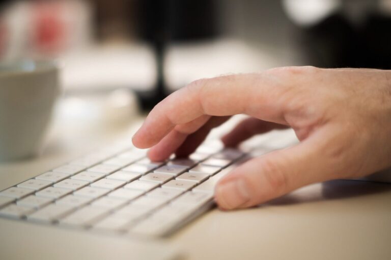 How To Start A Story: 10 Steps To Hook Readers From Line One